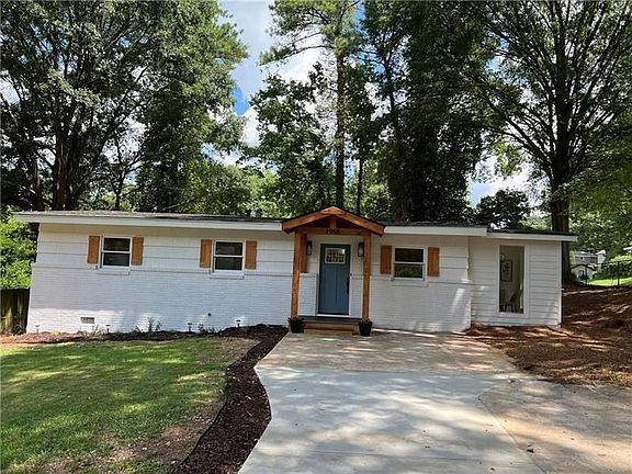2nd image of 2956 Monterey Dr
