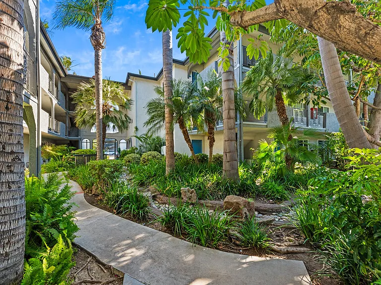 Coast Apartments — Photo 19