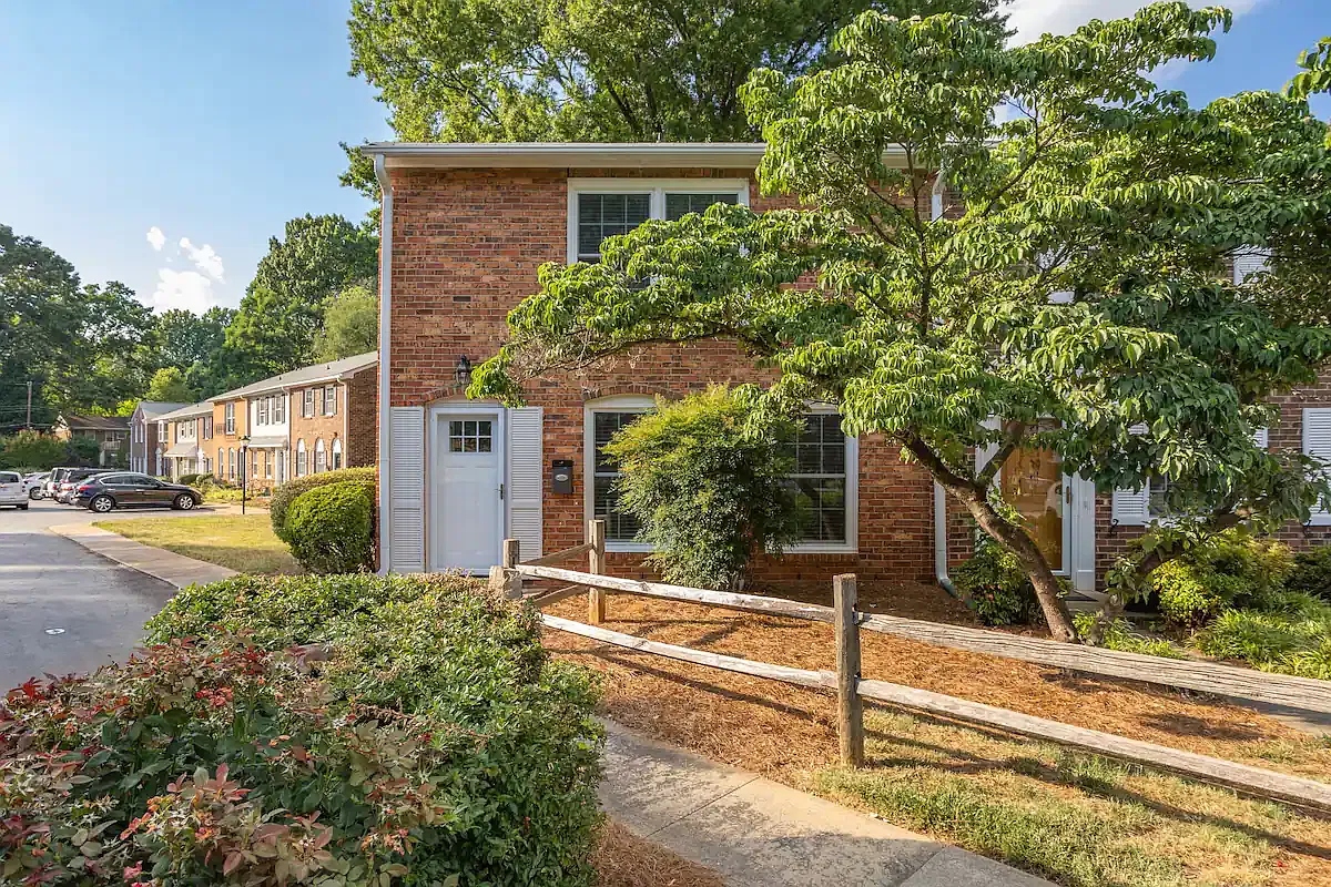 3 bed, 2.5 bath, 1452 sqft, $1,750 — Photo 3