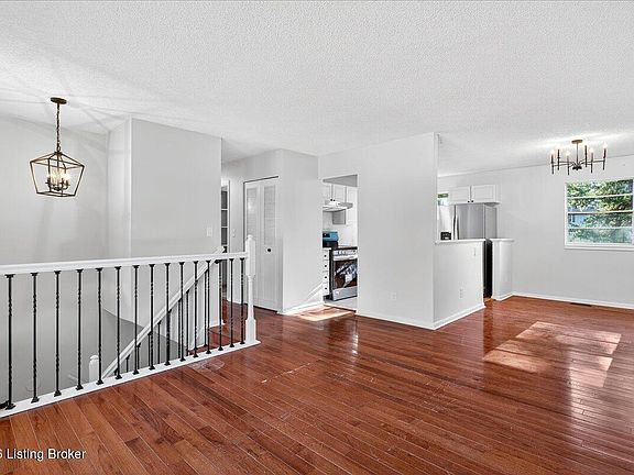 5th image of 3912 Riveroaks Cir