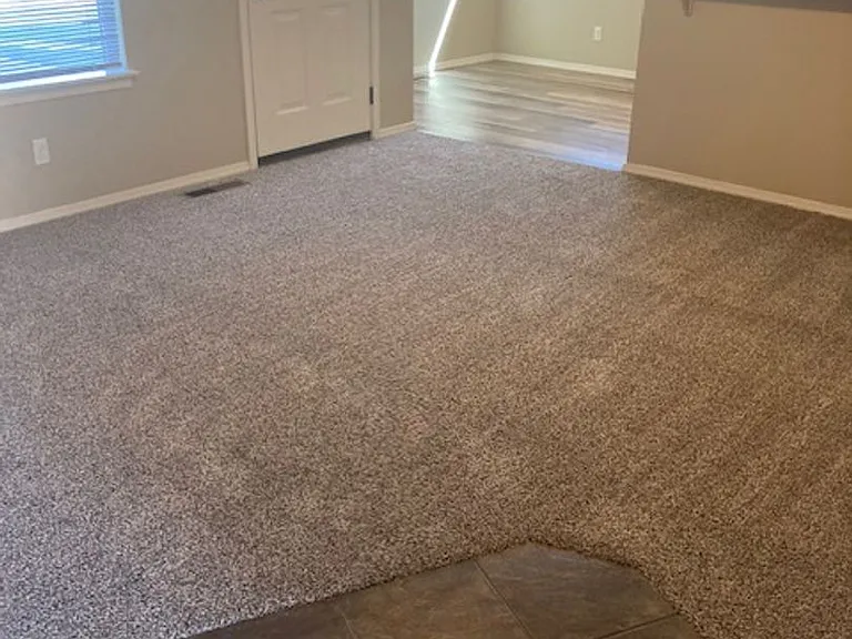 1406 N Fry Ln — Photo 2