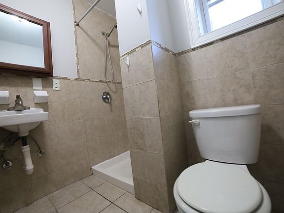 4th image of 18 Wright Ave #33