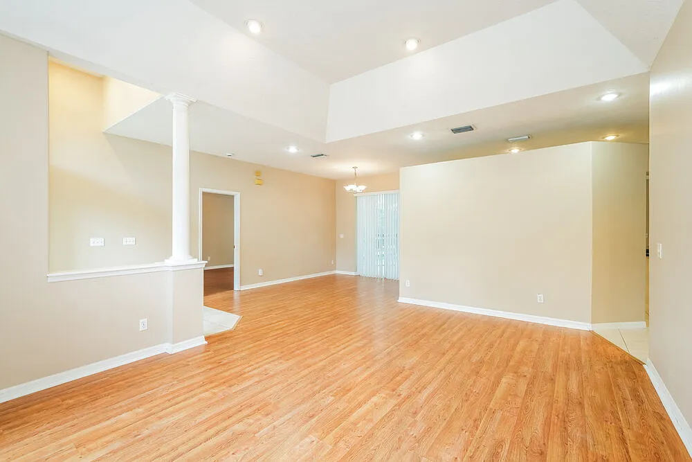 4 bed, 2.5 bath, 2509 sqft, $3,085 — Photo 3