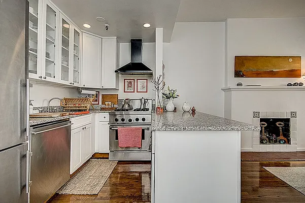 Sold by Redfin Real Estate | media 16