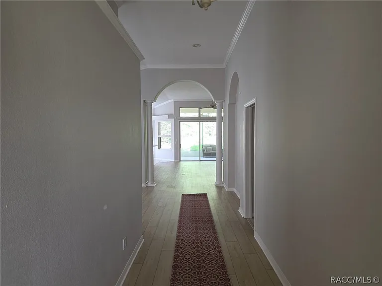 1641 N Shadowview Path — Photo 2