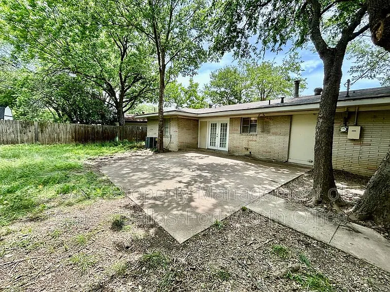 2411 E Mitchell St — Photo 25