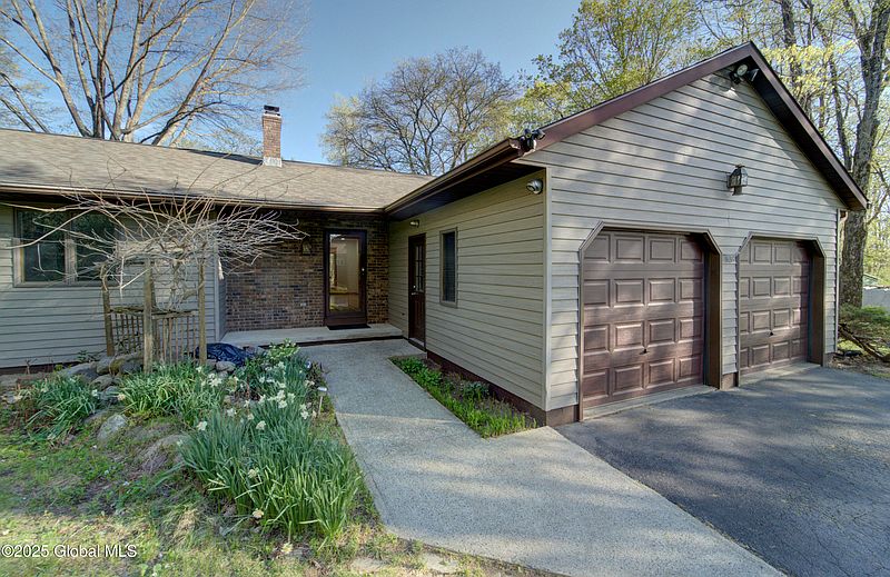 2nd image of 2854 River Road