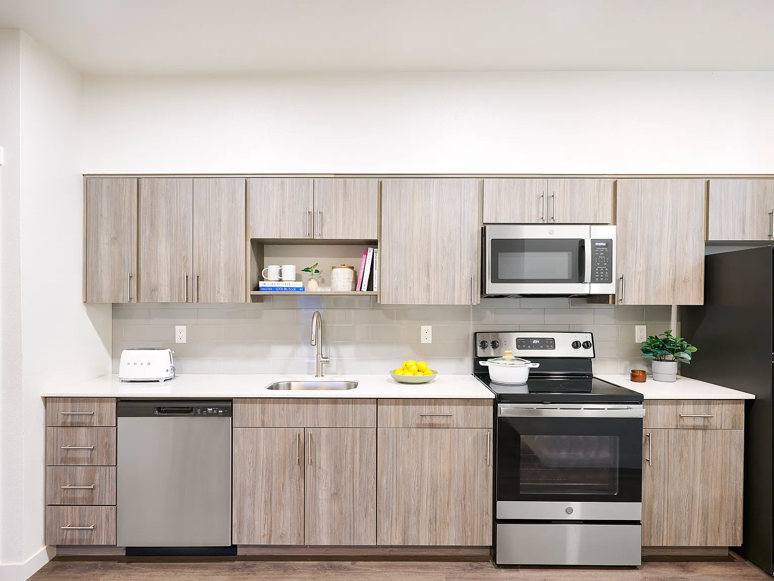 Sunstone Apartments — Photo 4