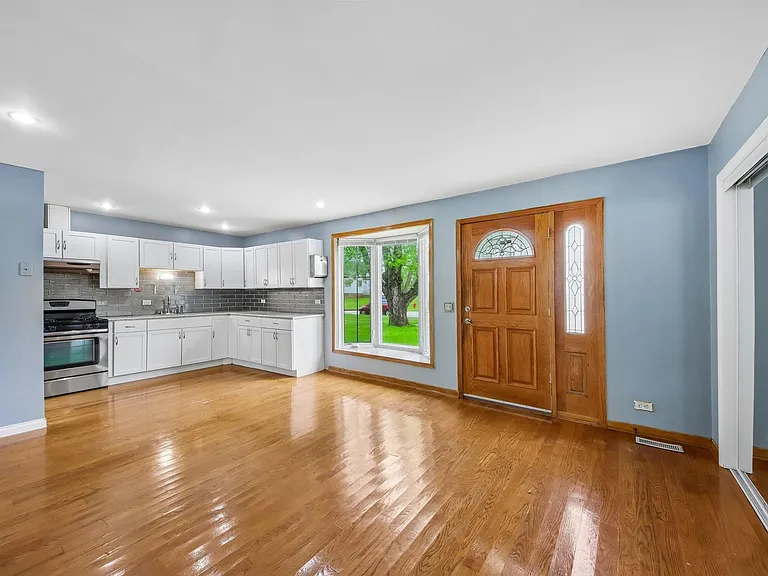 670 Lakeview Ln — Photo 11