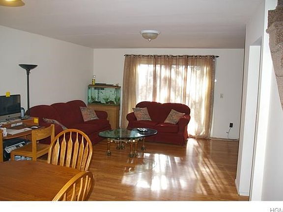 4th image of 12 Heritage Dr