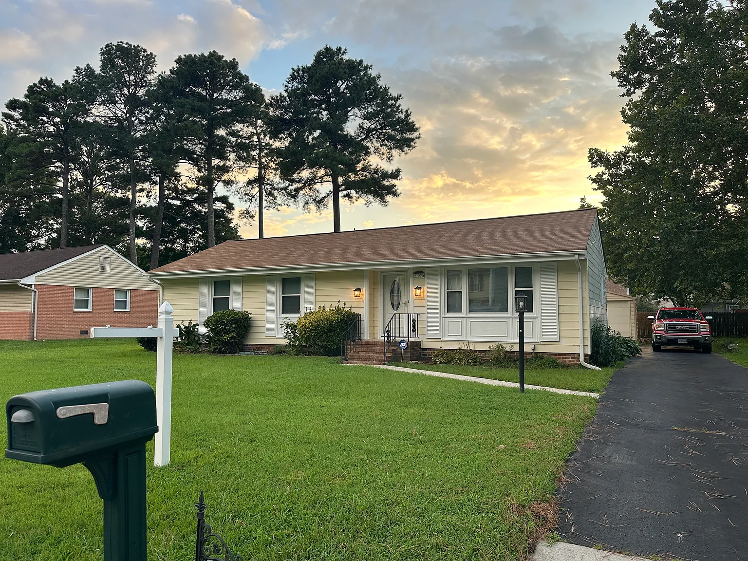 3 bed, 1195 sqft, $2,200 — Photo 1