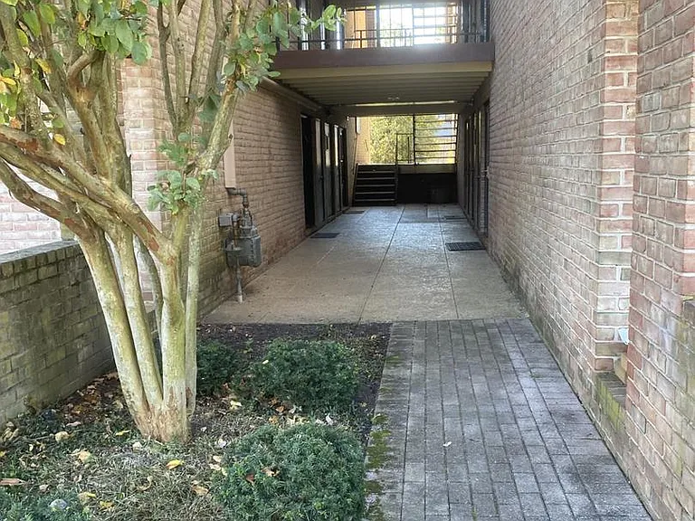 33 Stonehenge Cir #3 — Photo 26