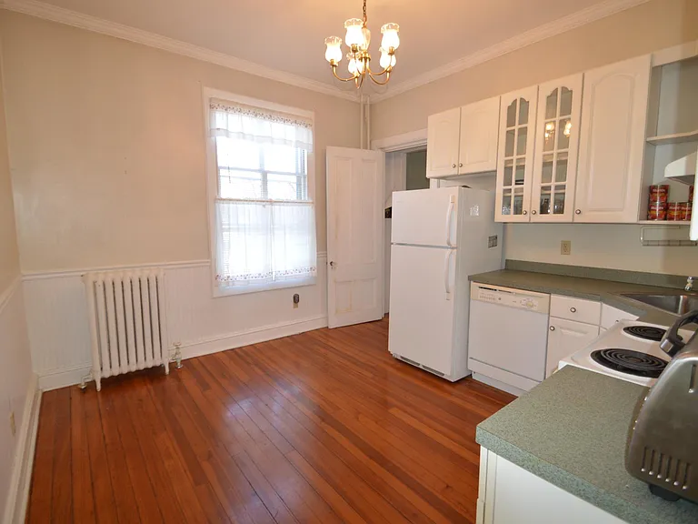 226 Broadway St #1 — Photo 8