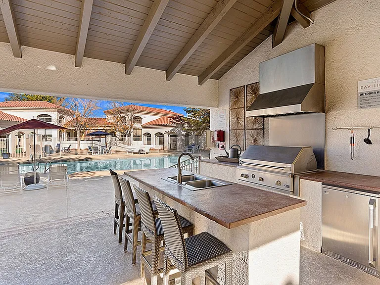 Outdoor Kitchen