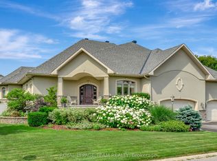 2 Beechgrove Gdns, Ottawa, ON K2S 1R1