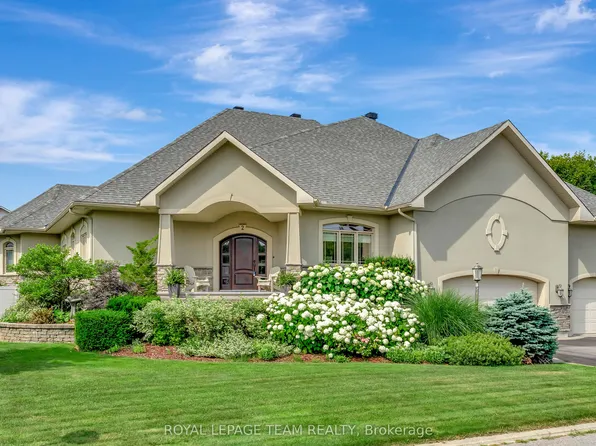 2 Beechgrove Gdns, Ottawa, ON K2S 1R1