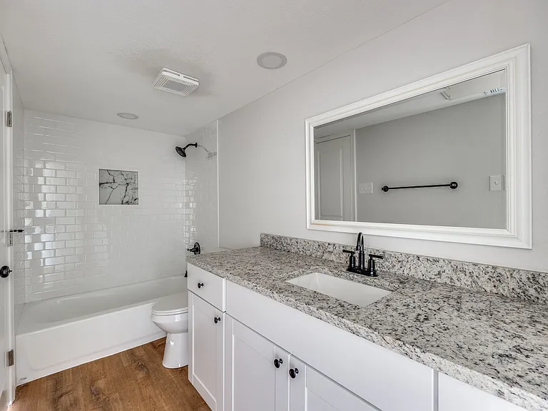 Creekside Condominumums — Photo 15