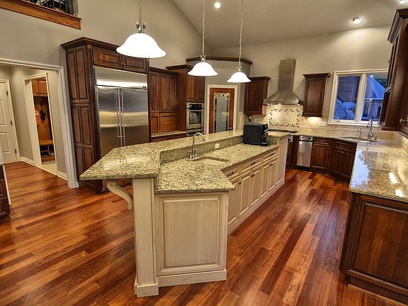 5th image of 52757 Florence Dr