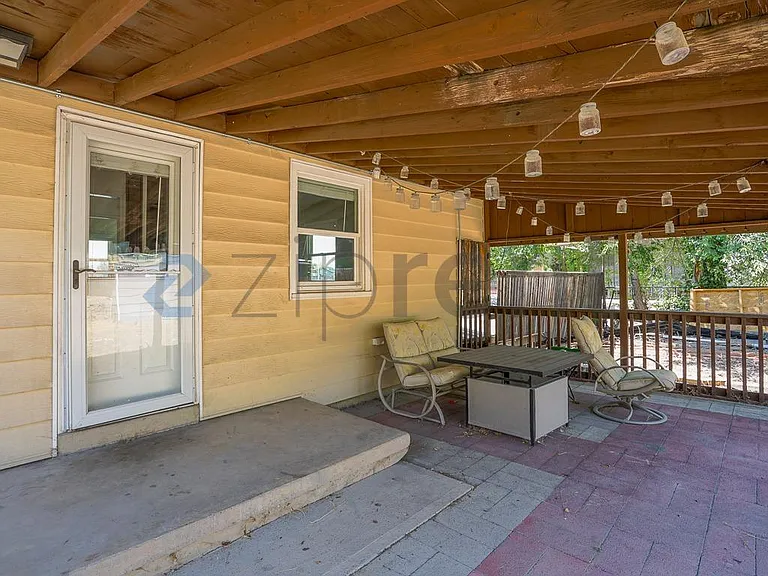 696 N Center St — Photo 30