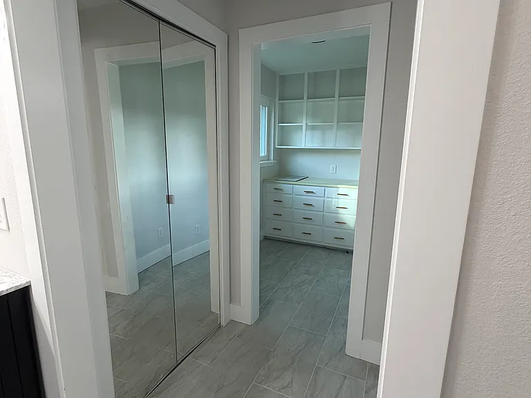 300 Oak Tree Ln — Photo 16
