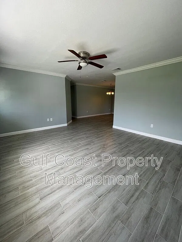 3 bed, 2.0 bath, 1648 sqft, $2,100 — Photo 2