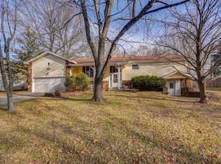 5064 S Walnut Hill Rd, Springfield, MO 65810