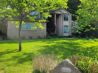 9991 Forest Ridge Dr, Clarkston, MI 48348
