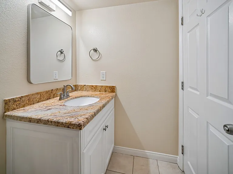 1939 Tamarind Ave #7 — Photo 9