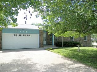 2413 Overlook Cir, Lawrence, KS 66047