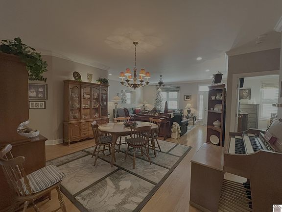 4th image of 1880 Elmdale Rd