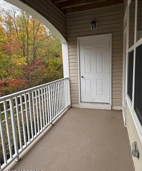 414 Sloan Ct — Photo 4
