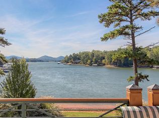 353 Licklog Rd, Hayesville, NC 28904