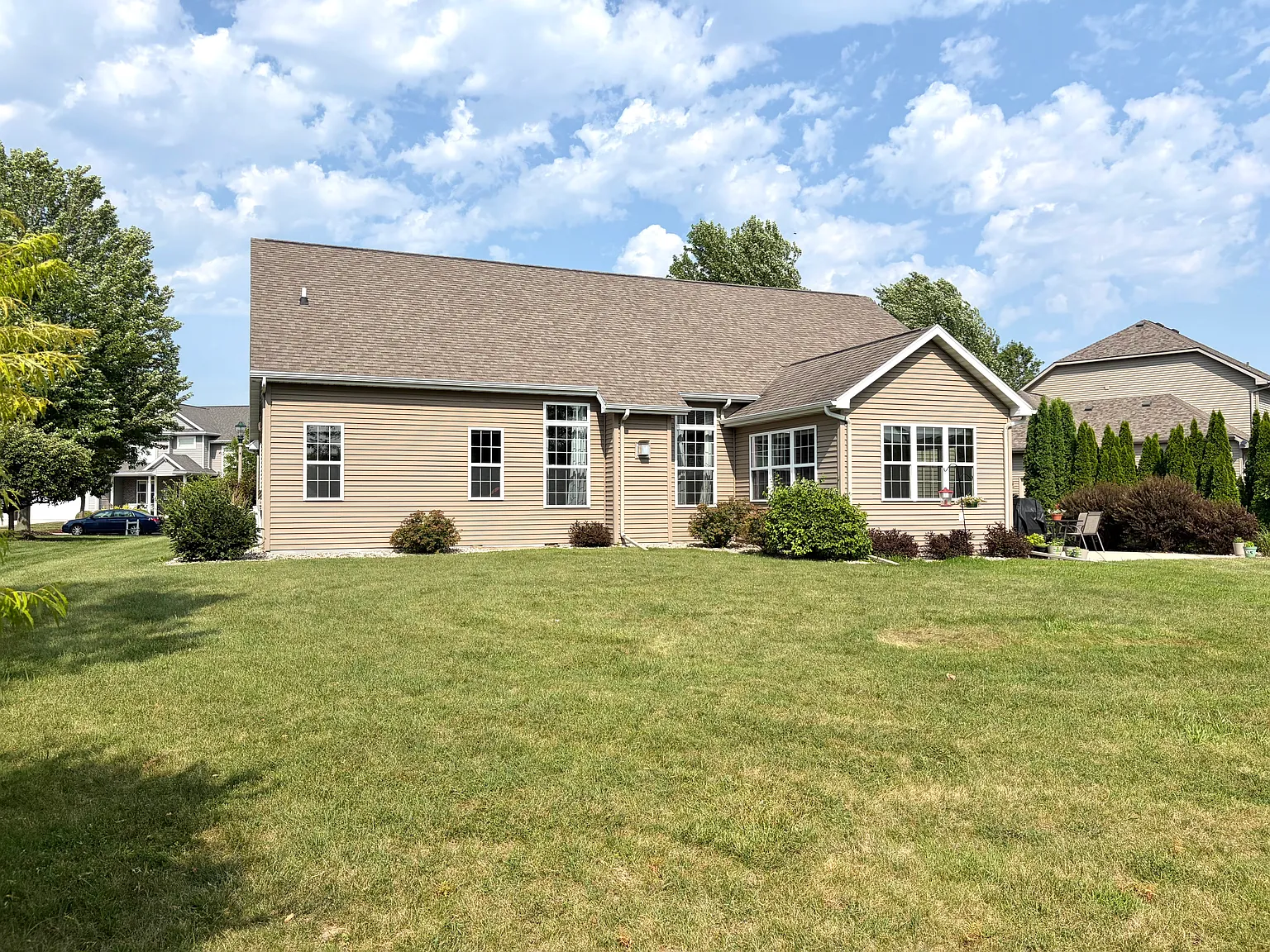 4 bed, 3.5 bath, 3252 sqft, $3,595 — Photo 2