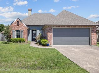 105 Blackwater River Dr, Lafayette, LA 70508