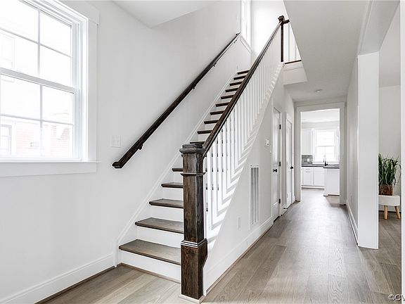 4th image of 1028 W 48th St