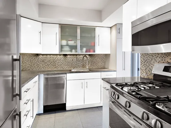 137 East 36th Street 16B image 2 of 14