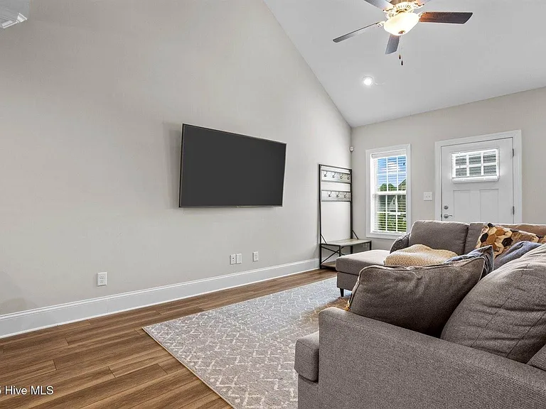 127 Lark Dr — Photo 19