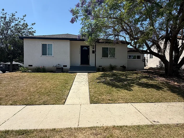 17504 Martha St — Photo 14