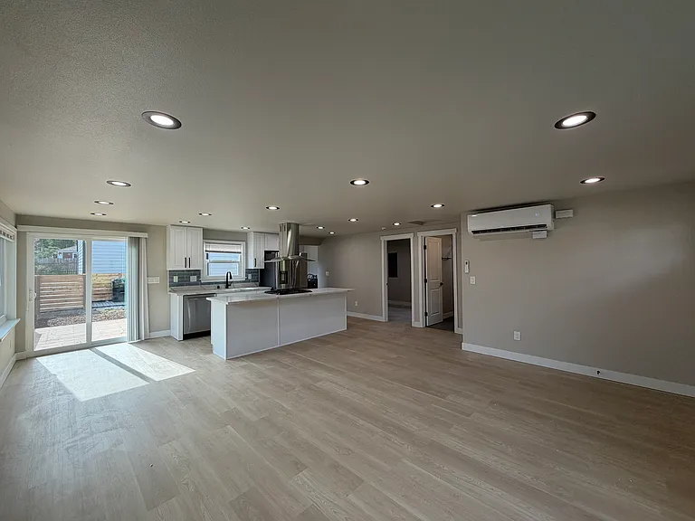 living room/kitchen