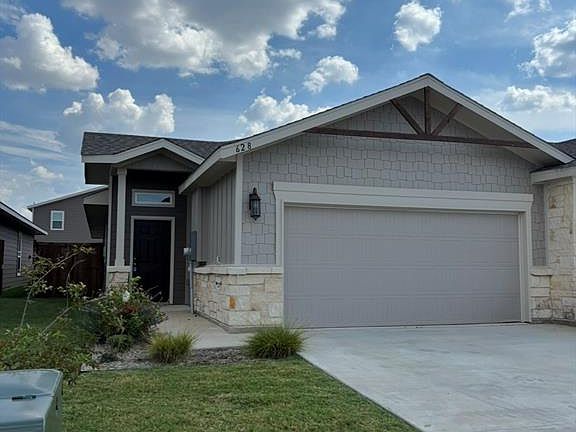 3rd image of 628 Blackland Dr #628