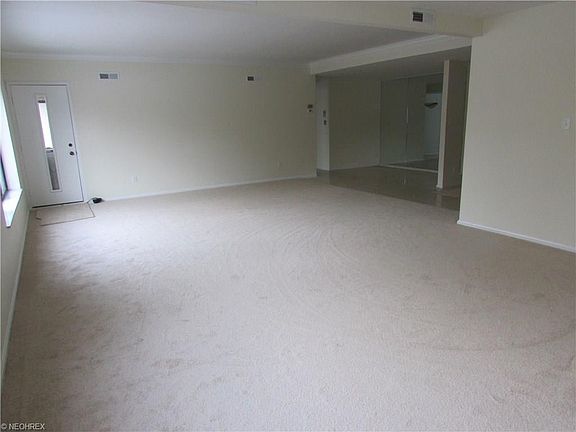 3rd image of 25805 Fairmount Blvd APT 105