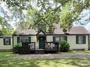 686 Clearview Rd, Cottontown, TN 37048