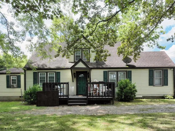 686 Clearview Rd, Cottontown, TN 37048