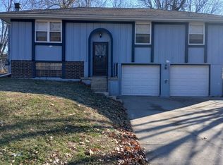1303 SE 15th Pl, Oak Grove, MO 64075