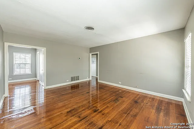553 Club Dr #4 — Photo 4