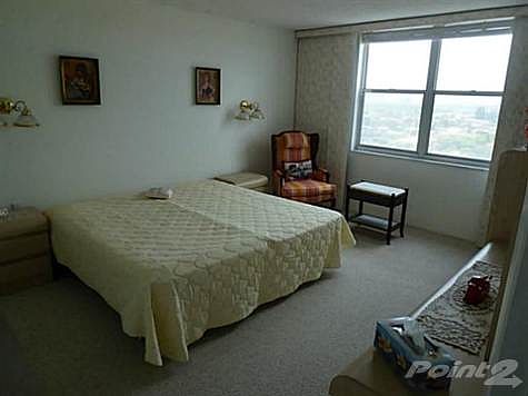 5th image of 427 Golden Isles Dr APT 12B