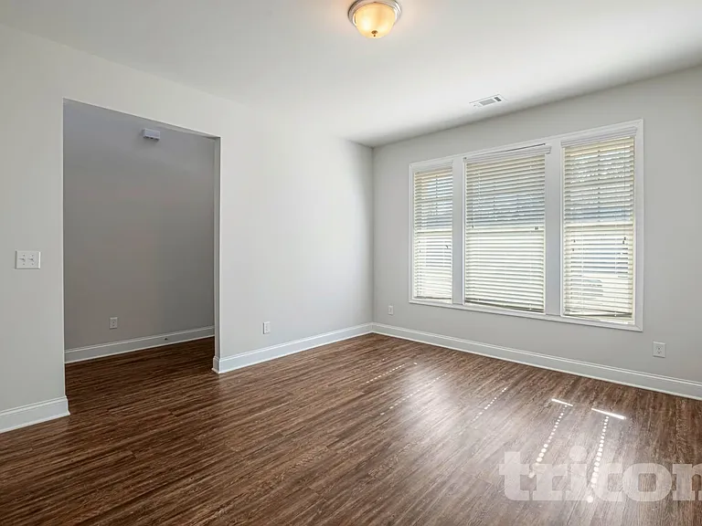 4035 Evelyn View Ct — Photo 3