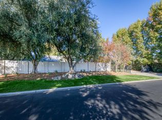 7507 N Laguna Vista Ave, Fresno, CA 93711