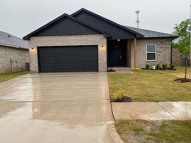 1st image of 1105 N Silver Leaf Dr