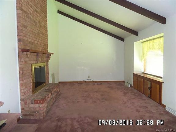 2nd image of 2433 Wendy Ln